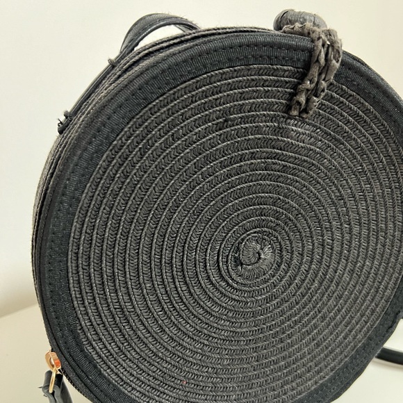 Pre-Loved Express Woven Round Straw Crossbody Bag - Picture 3 of 8